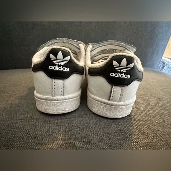 Adidas superstar todler shoes in very good used condition - Picture 3 of 5